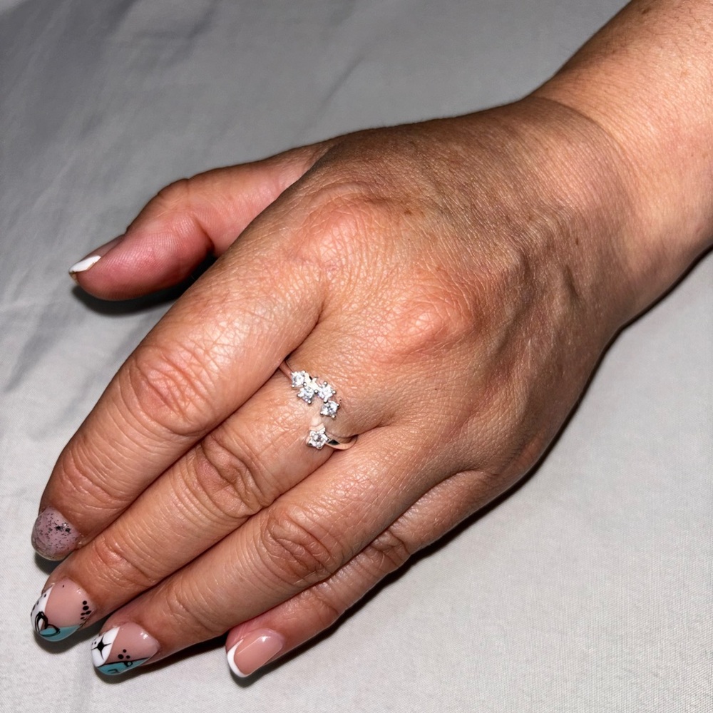 Elegant Silver Women's Ring
